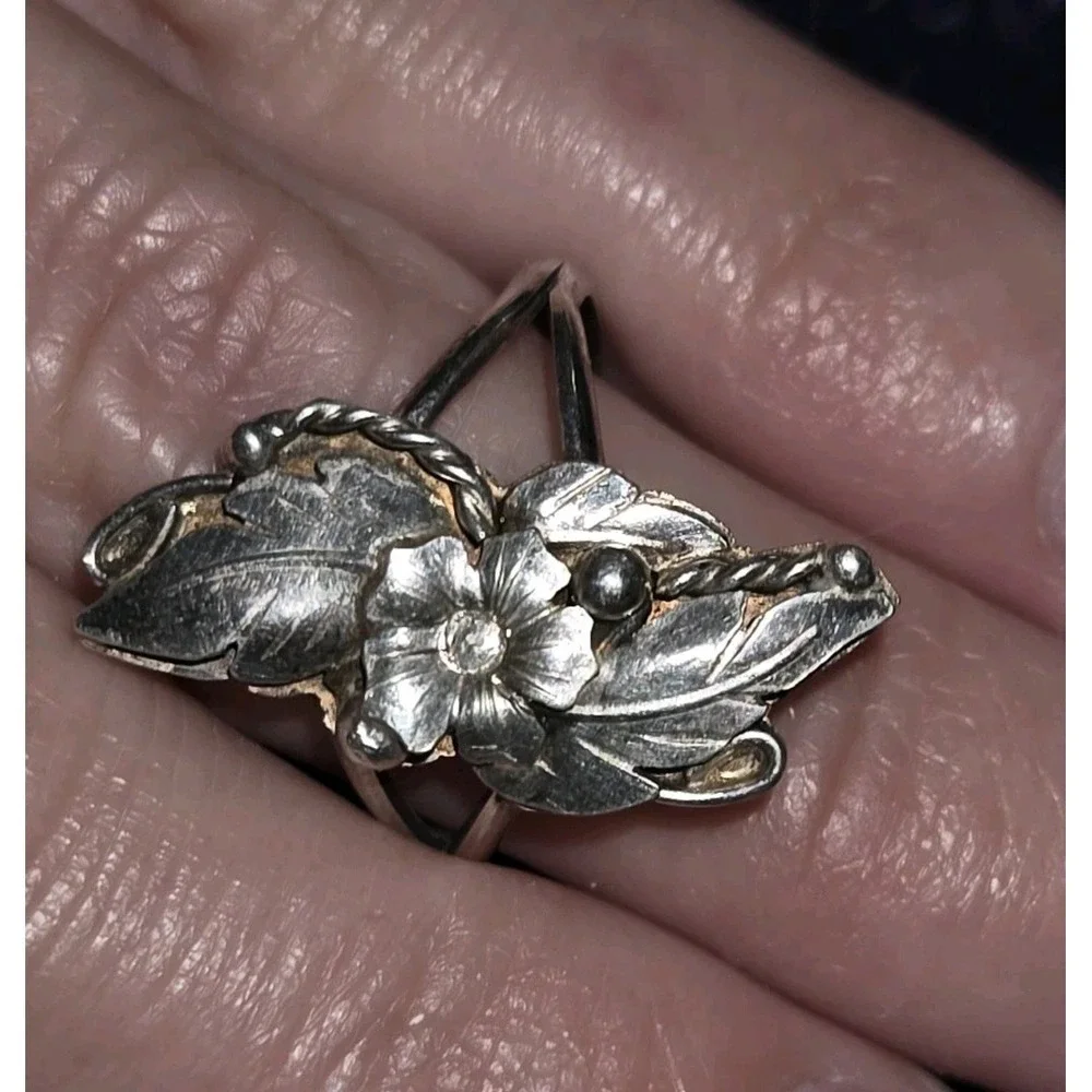 Vintage Willie Shaw Navajo Designer Sterling Silver Ring. Rare. Floral. 9.5